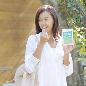 【最新】「舌磨きはもう古い」臭すぎる口臭に今話題のケアが凄い